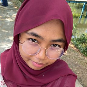 Siti, Pengasuh di Simpang Ampat