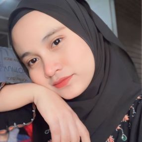 Nur rabiatul akmar, Pengasuh di Pekan