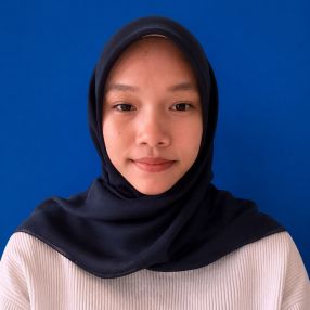 RIENA, Pengasuh di Pulau Indah