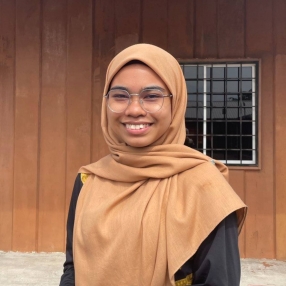 Amal Deena, Babysitter in Nilai