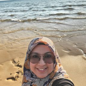 Aida, Pengasuh di Iskandar Puteri