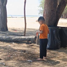 Azean, Keluarga di Wakaf Bharu