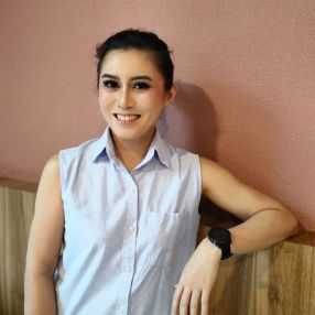 Clare, Babysitter in Sandakan