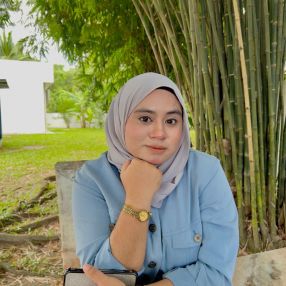 Affina, Pengasuh di Lunas