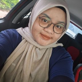 Latifah, Pengasuh di Kepala Batas