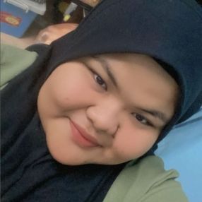 Nur, Pengasuh di Kuala Terengganu