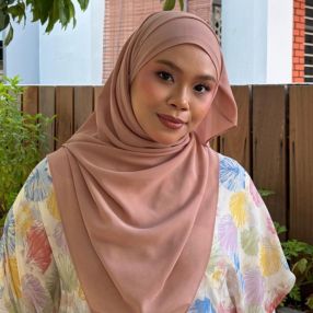 NUR AIN FATIHAH, Pengasuh di Penaga