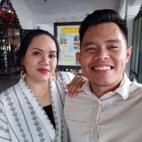 Amelia May, Keluarga di Saratok