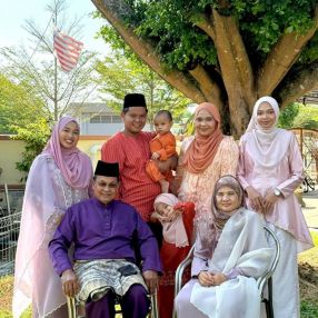 Haru to, Family in Kampung Gajah