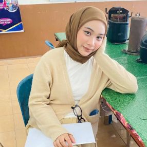 Hafsa rusydina, Pengasuh di Kangar