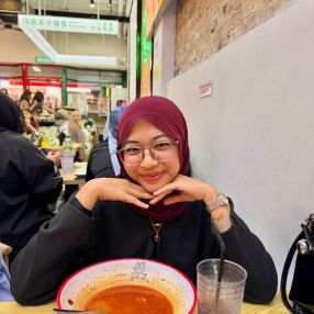 Aisyah, Pengasuh di Dengkil