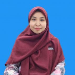 Munira, Pengasuh di Batu Pahat