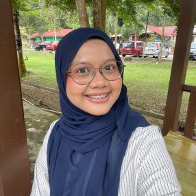 Afyrah, Pengasuh di Sungai Udang