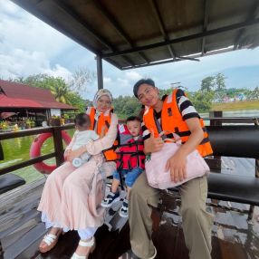 Nurfarahumaira, Keluarga di Kuala Perlis