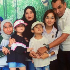 Citra angrini, Family in Shah Alam