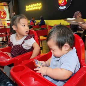 NUR, Keluarga di Sungai Buloh