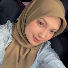 Wafa, Babysitter in Seremban