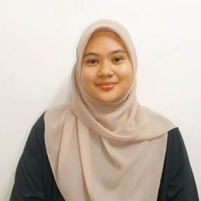 Zahirah, Pengasuh di Pelabuhan Klang