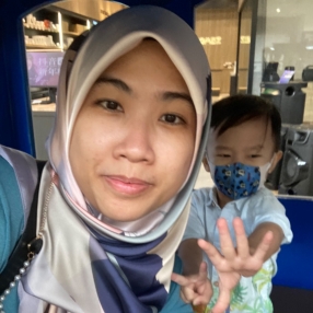 Alia, Family in Durian Tunggal