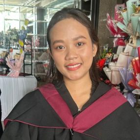 Evelyn, Pengasuh di Sibu