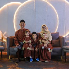 Zahira, Keluarga di Simpang Ampat