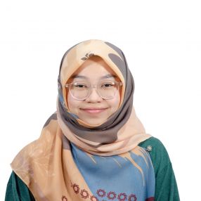 Ainur, Pengasuh di Johor Bahru