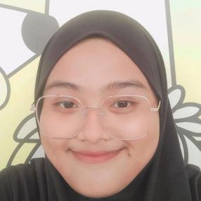 Lyana, Pengasuh di Parit Buntar