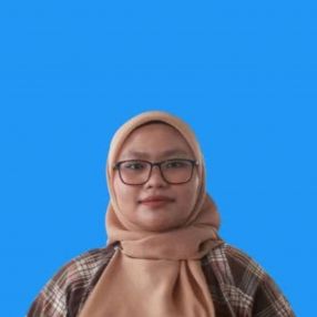 Nur, Pengasuh di Pelabuhan Klang