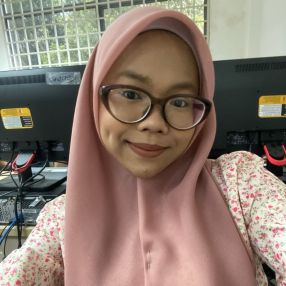 Izza, Pengasuh di Si Rusa