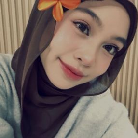 Aisyah, Pengasuh di Iskandar Puteri