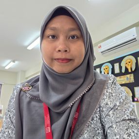 Siti, Pengasuh di Sepang