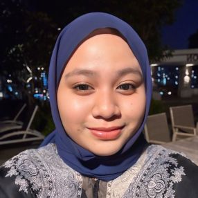 Aina safiah, Pengasuh di Jelutong