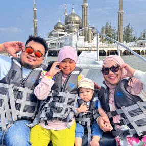 Nur, Keluarga di Lunas