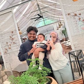 Ezzahra, Keluarga di Hulu Langat