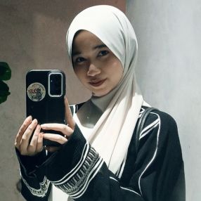 Amni, Pengasuh di Sungai Buloh