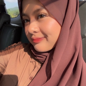 Siti, Babysitter in Muadzam Shah