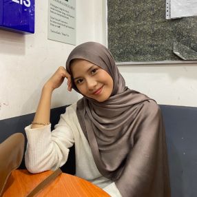 Zetty, Babysitter in Sandakan