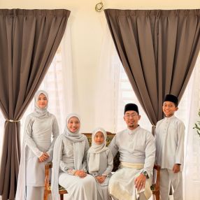 Ms Dianna, Keluarga di Kepala Batas