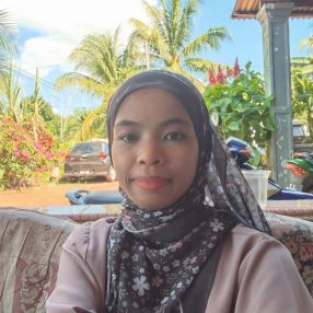 Syadatul, Pengasuh di Pasir Gudang