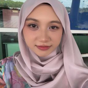Nur, Babysitter in Kota Samarahan