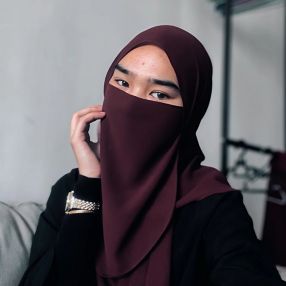 NUR ALISHA, Pengasuh di Kluang