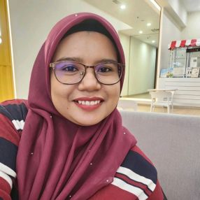 Mazliana, Pengasuh di Melaka