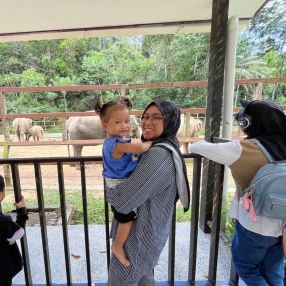 Farah Najuani, Family in Kota Samarahan