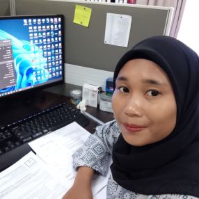Muzy Lastriane, Pengasuh di Pelabuhan Klang