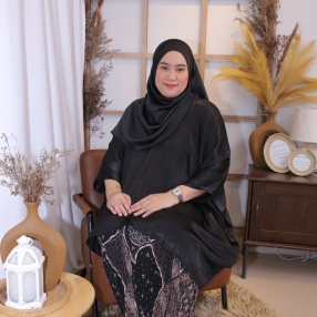 Ezah, Pengasuh di Jenjarom