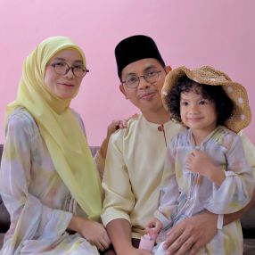 Faarah, Keluarga di Penaga