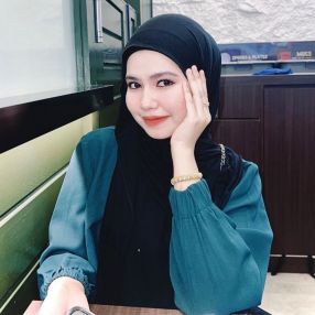 Alisa, Pengasuh di Jerteh