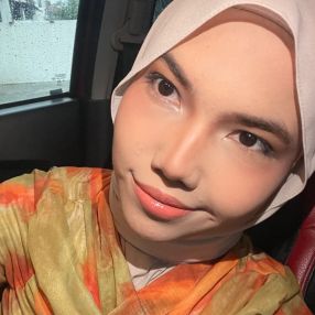 Aufaæ, Babysitter in Tampin