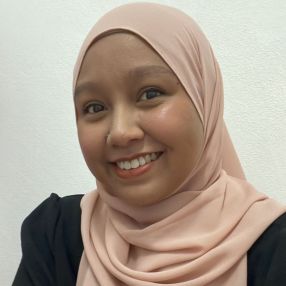 Naqibah, Pengasuh di Padang Serai