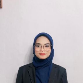 Nazatul, Babysitter in Parit Raja